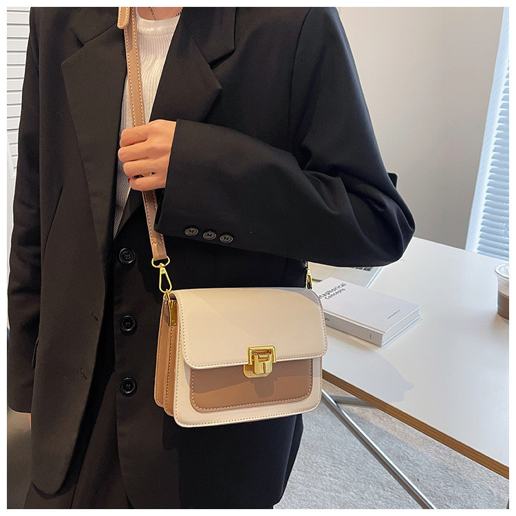 FILLINTHEBLANK★韓国★人気★Safety Pin Square Bag (beige) FILLINTHEBLANK☆韓国☆人気☆Safety Pin Square Bag (beige