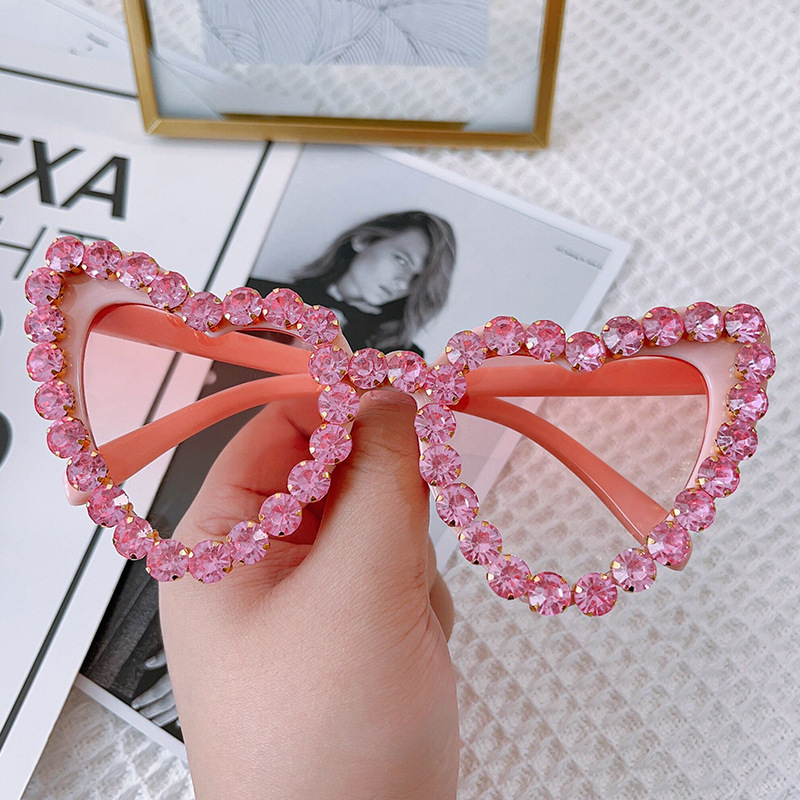Wholesale Women Fashion Heart Rhinestone Sunglasses - Main Image