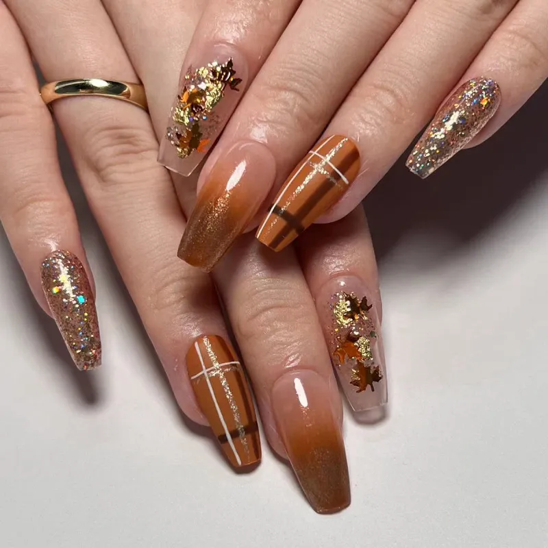 Women Fashion Gradient Glitter Maple Leaf Sequins Wearable Fake Nails