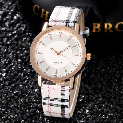 Women Fashion Plaid Quartz Watch with Leather Strap