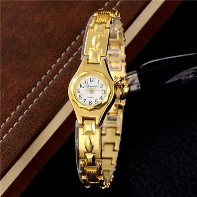 Women Fashion Simple Metal Dial Quartz Watch with Stainless Steel Band