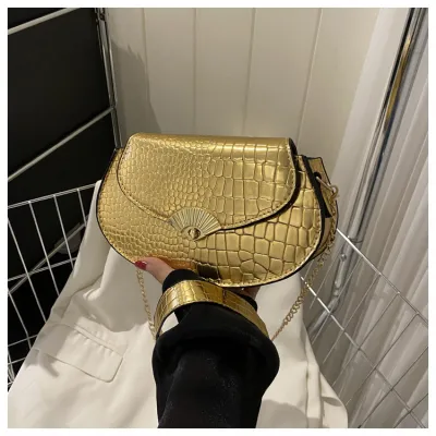 Women Fashionable Solid Color Scalloped Lock Flap Chain Crossbody Bag