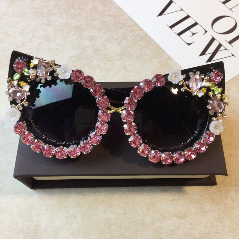 KIMHEKIM ■ Rose Embellished Gradated Cat-Eye Sunglasses_BK KIMHEKIM】Rose Embellished Gradated Cat-Eye Sunglasses