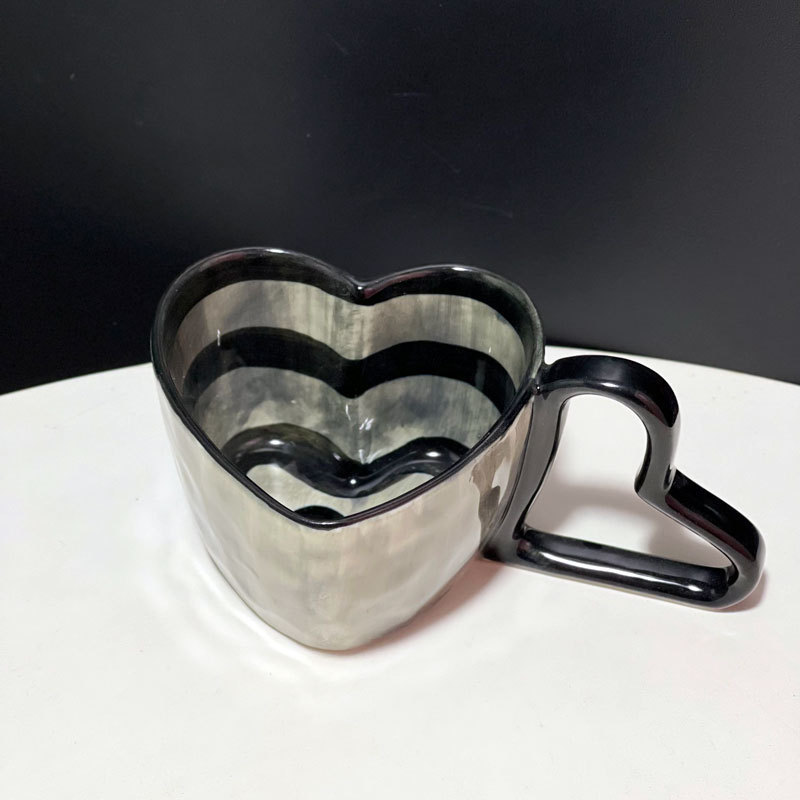 Wholesale y2k Creative Heart Handle Hand-Painted Stripe Wholesale y2k Creative Heart Handle Hand-Painted Stripe
