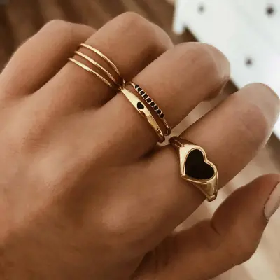 Women Fashion Black Oil Dropping Heart Shape Ring Set