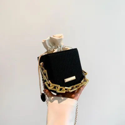 Women Fashion Chain Square Crossbody Bag with Drawstring