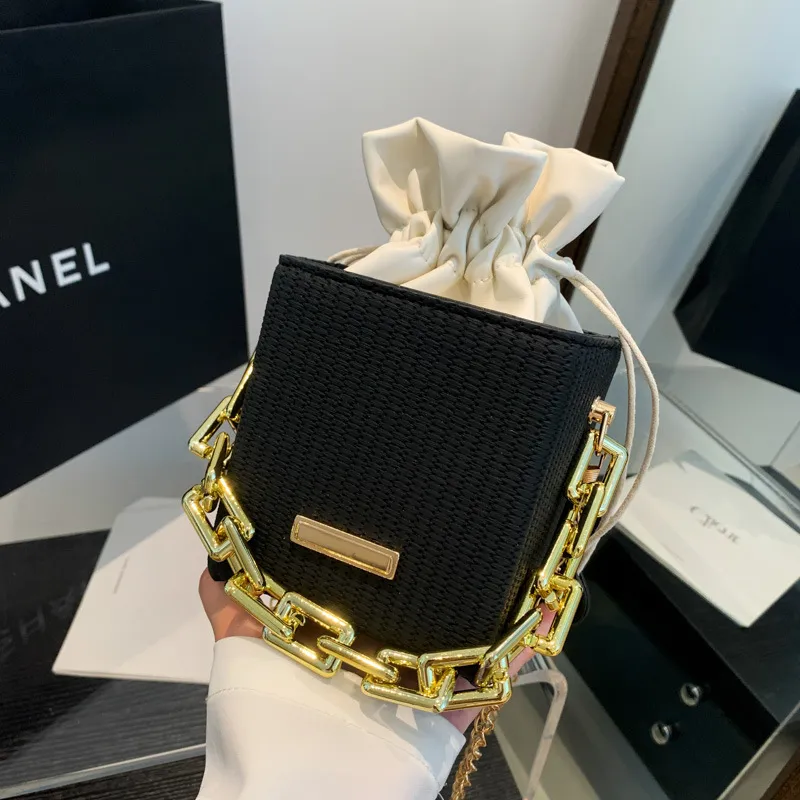 Women Fashion Chain Square Crossbody Bag with Drawstring