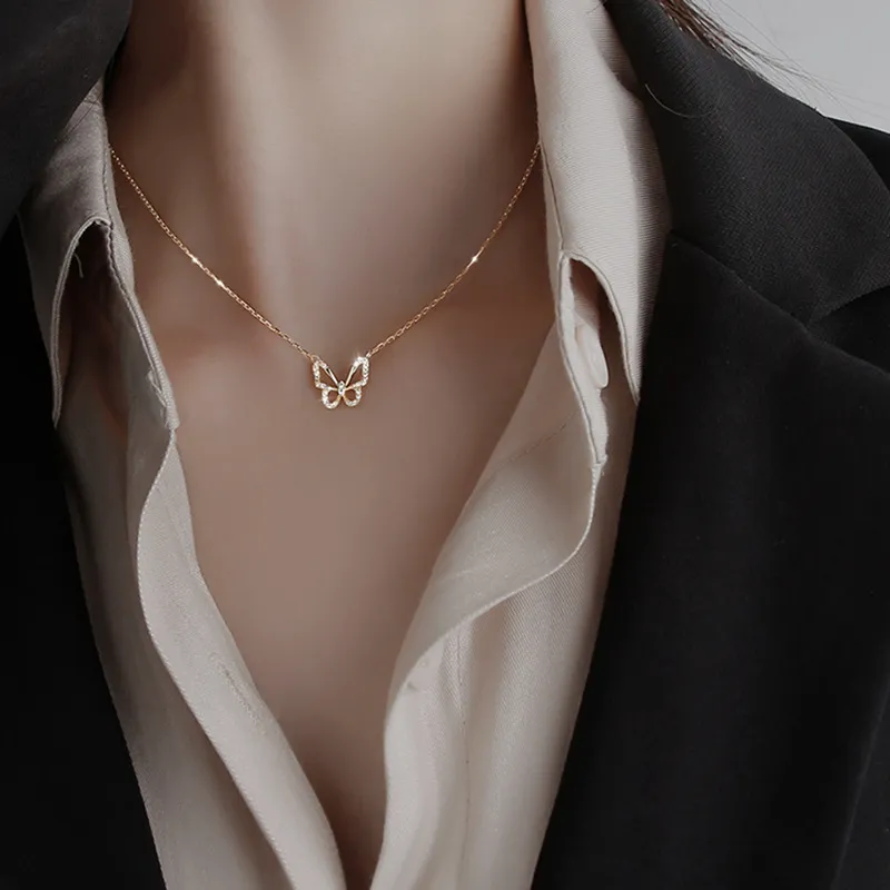 Women Fashion Rhinestone Butterfly Pendant Necklace, Fresh and Sweet Alloy Chain