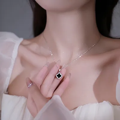 Women Fashion Simple Four-Leaf Grass Rhinestone Pendant Necklace