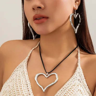 Valentine Simple Adjustable Flannelette Wax Thread Exaggerated Heart Necklace