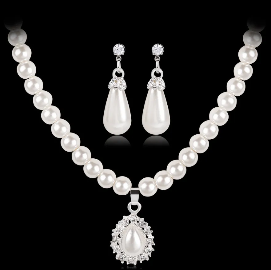 Faux pearl and rhinestone necklace - Women's fashion