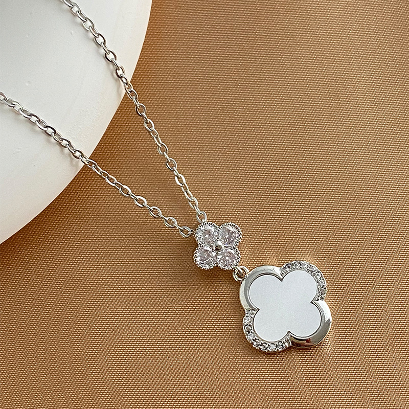 Wholesale Women Fashion Exquisite Rhinestone Four-Leaf Wholesale Women Fashion Exquisite Rhinestone Four-Leaf