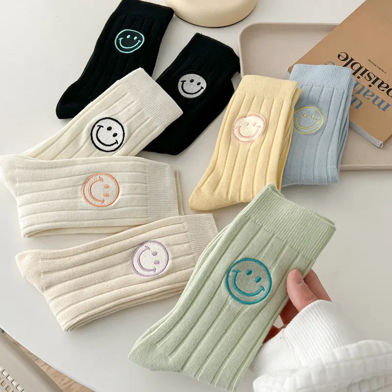 Women's Embroidered Smiley Solid Color Cotton Socks