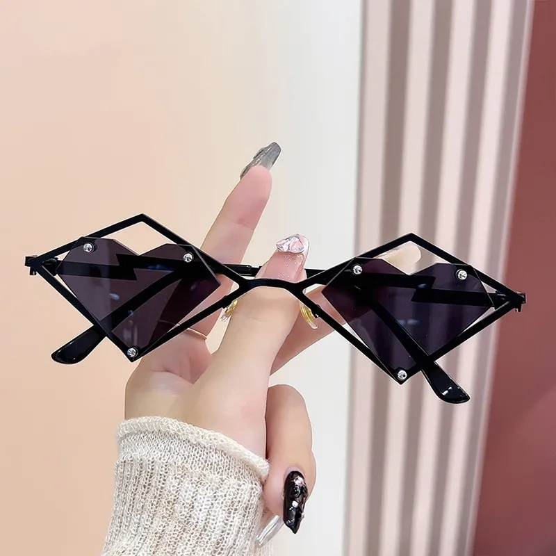Valentine Day Love Heart Street Y2k Hip Hop Irregular Hollow Metal Frame Sunglasses