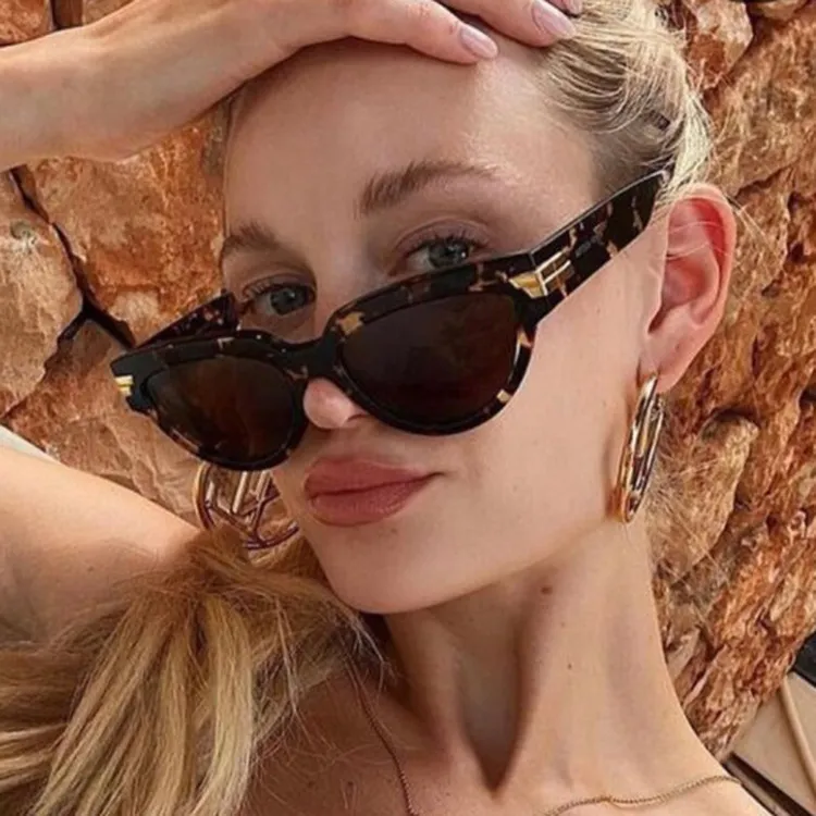 Women Fashion Retro Triangle Cat Eye Sunglasses