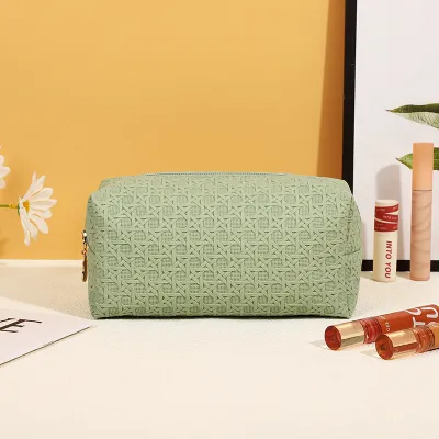 Urban Simplicity Plaid PU Leather Toiletry Bag for Travel Makeup Storage