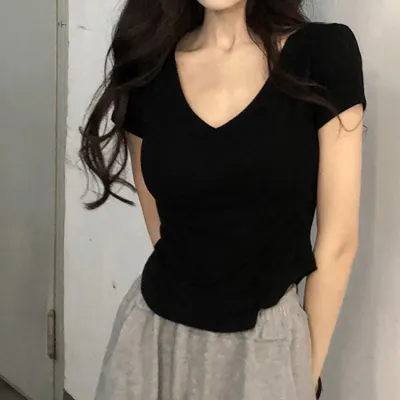 Women's Casual Slim Fit V-Neck Short Sleeve T-Shirt in Solid Color