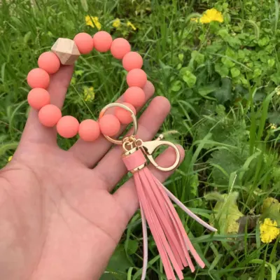 Women Fashion Wooden Beads Silicone Beaded Bracelet Keychain with Tassel Pendant