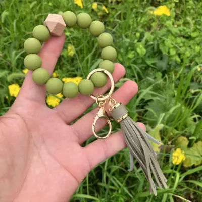 Women Fashion Wooden Beads Silicone Beaded Bracelet Keychain with Tassel Pendant