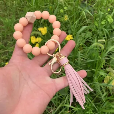 Women Fashion Wooden Beads Silicone Beaded Bracelet Keychain with Tassel Pendant