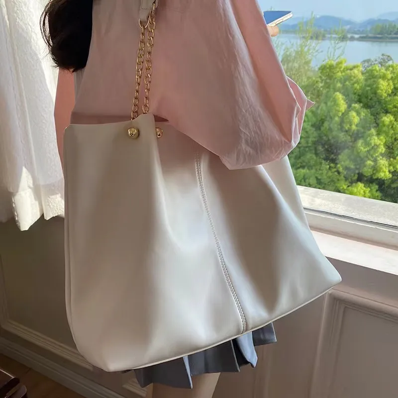 Women Fashionable Simple Solid Color Large Capacity Chain Tote Bag