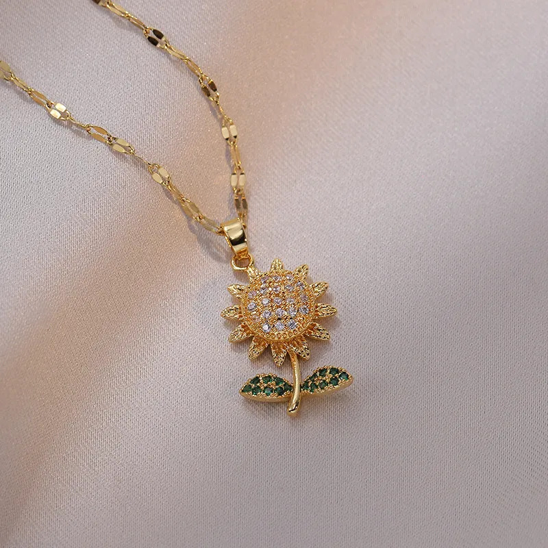 Women Fashion Simple Sunflower Rhinestone Pendant Necklace Light Luxury