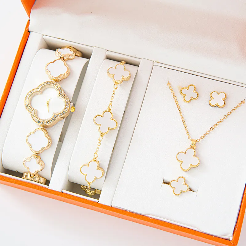 Fashion Women St. Patrick Lucky Four-Leaf Clover Bracelet Watch Gift Box Set