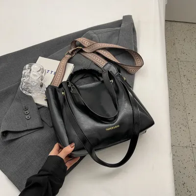 Women Fashion Solid Color Wide Strap Large Capacity PU Handle Shoulder Bag