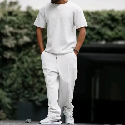 Conjunto casual de moda para hombre: top de manga corta holgado con cuello redondo y estampado waffle liso.