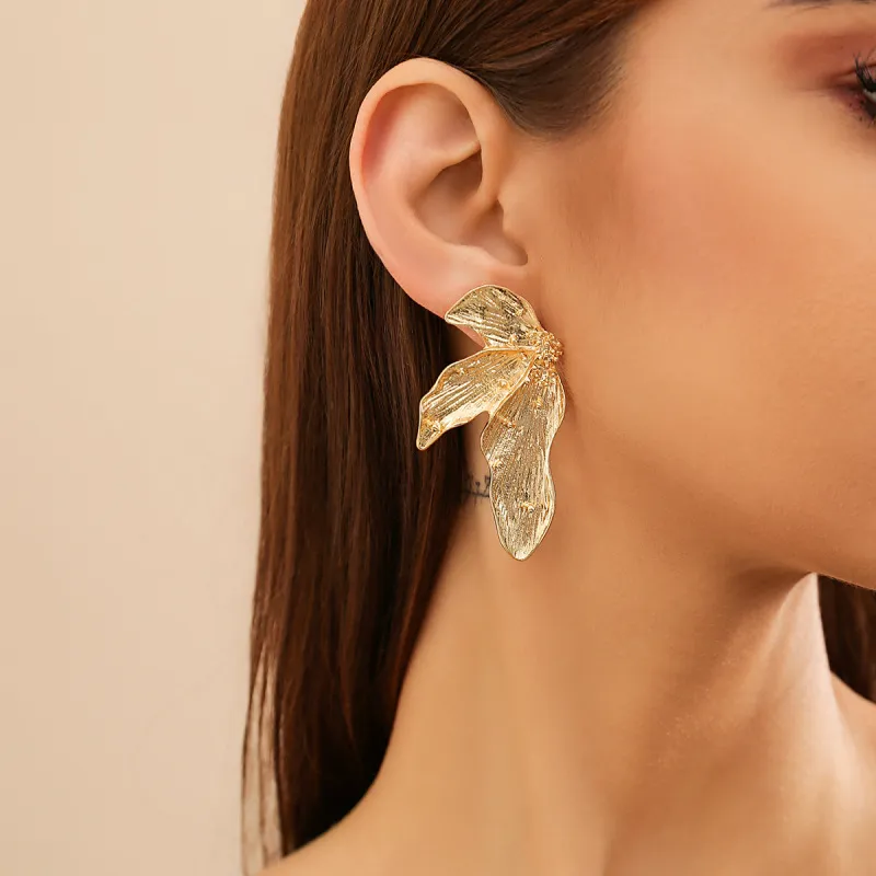Simple Leaf Design Alloy Stud Earrings Fashion Commuter Jewelry