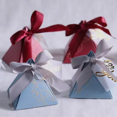Caja de empaquetado del caramelo del regalo de la cinta de la forma del triángulo fresco pequeño del estilo europeo creativo