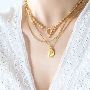Women Fashion Multi-Layered Double Round Queen Figure Otbuckle Pendant Necklace in Titanium Steel
