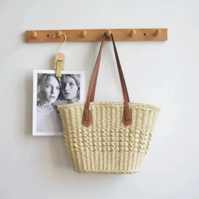 Fashionable Large Capacity Straw Woven Shell Tote Bag with Zipper Closure Shoulder Bags