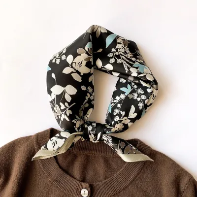 Women Fashion Plaid Chain Printed Square Silk Scarf 53x53cm