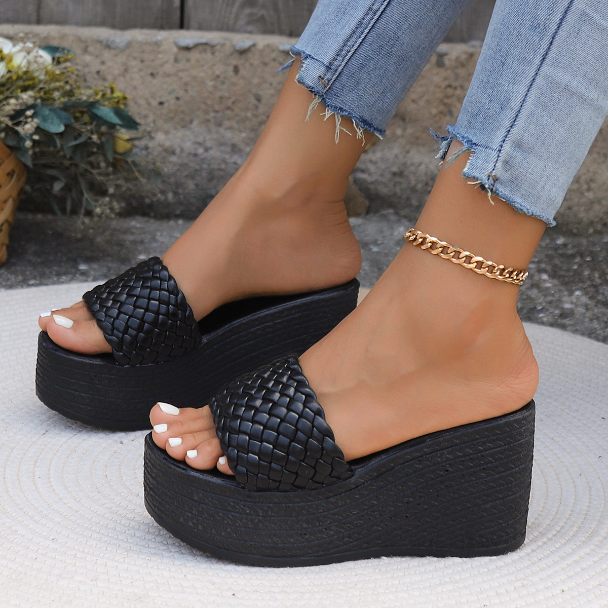 【NONCODE】Raybon Suede Platform Slippers Raybon Suede Platform Slippers - NONCODE | 60% - Asian
