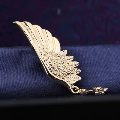 Men's Fashion Simple Crown Rudder Rhinestone Suit Brooch