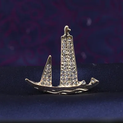 Men's Fashion Simple Crown Rudder Rhinestone Suit Brooch