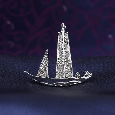 Men's Fashion Simple Crown Rudder Rhinestone Suit Brooch