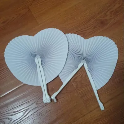 Simple Creative Wedding Scene Layout Heart-Shaped Plastic Paper Fan