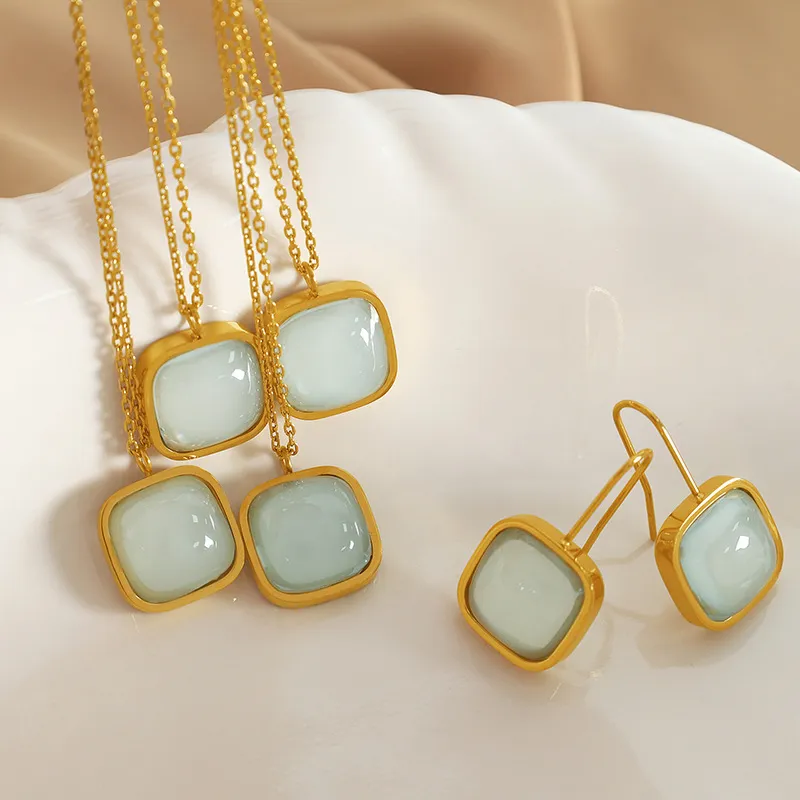 Vintage Women Square Elegant Lt.Green Jade Earrings Necklace Set