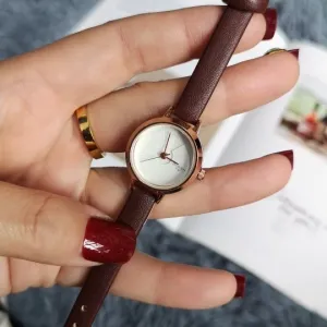 Women Simple Fashion Round Dial Quartz Watch