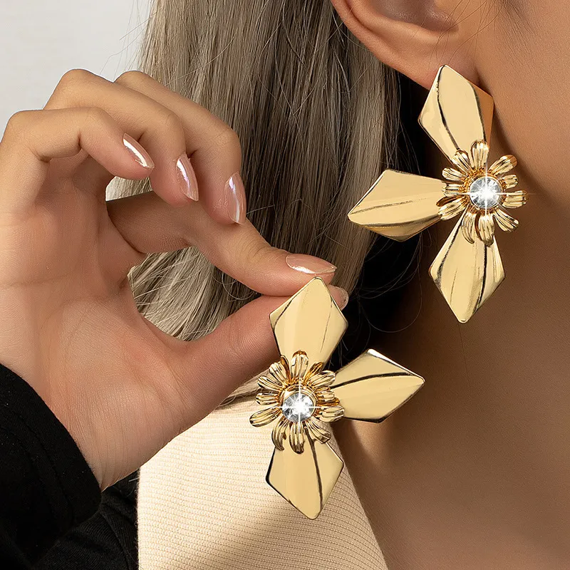 Fashion Exaggerated Rhinestone Earrings