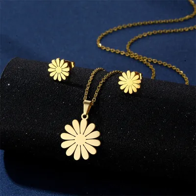 Women's Fashion Simple Smooth Star Footprint Heart Necklace And Earrings Set