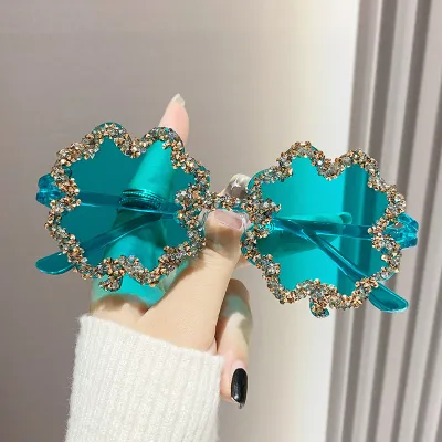Women Fashion Exaggerated Transparent Jelly Four-Leaf Grass Rhinestone Sunglasses