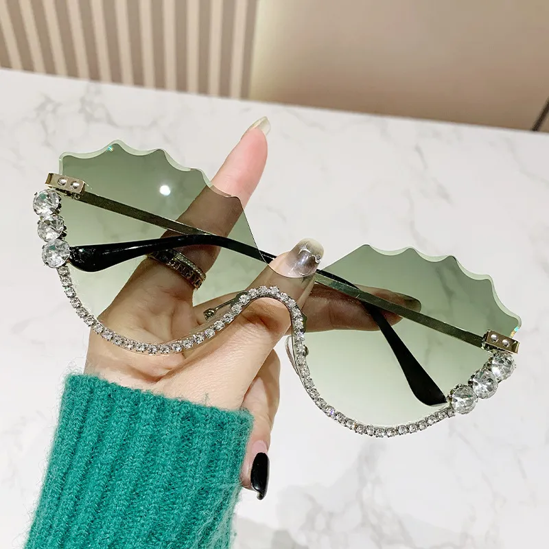 Women Simple Creative Shaped Wave Trim Rhinestone Large Frame Sunglasses