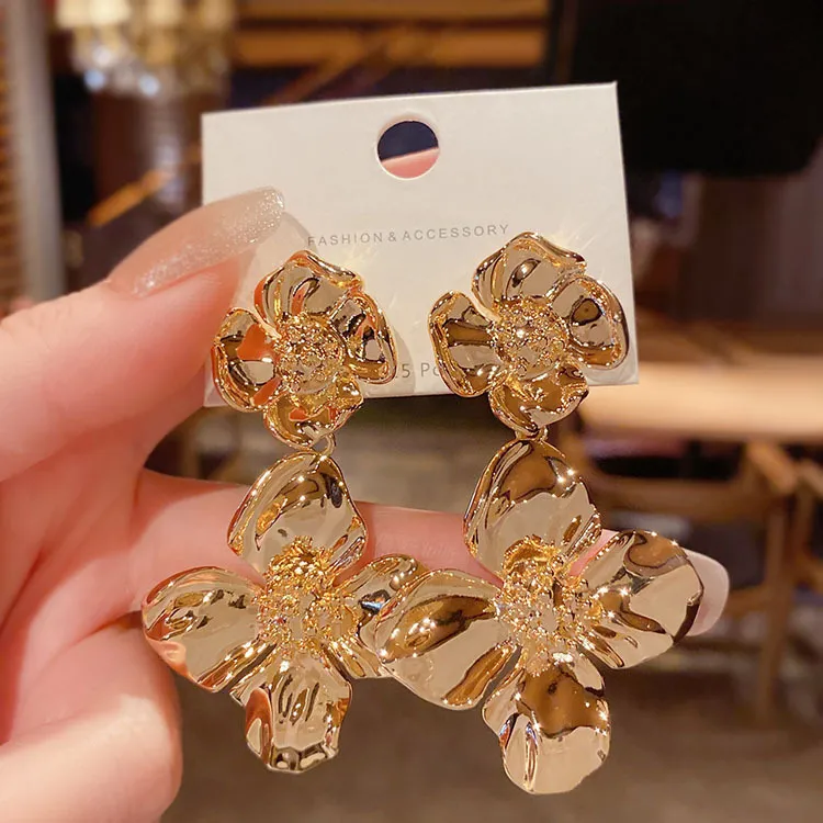 Women's Fashion Exaggerated Metal Floral Earrings
