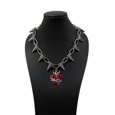 Women's Diablo Gothic Handmade Oil Dropping Rivet Heart-Shaped Clavicle Chain Necklace