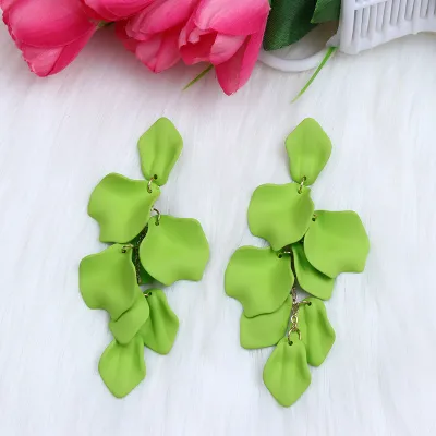 Bohemian Style Personalized Acrylic Tassel Petal Earrings Geometric Fashion Commuter