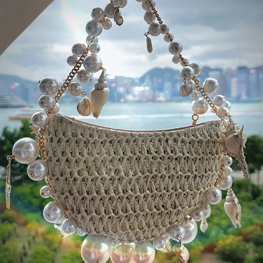 Women Fashion Straw Pearl Shell Woven Round Shoulder Handbag