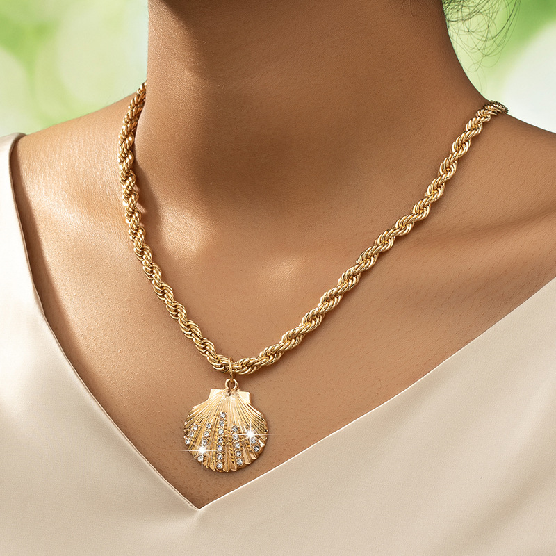 Wholesale Fashion Shell Rhinestone Necklace